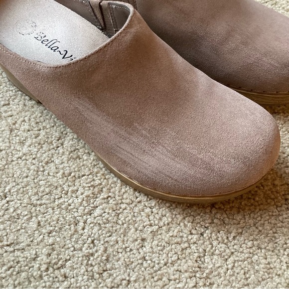 Bella-Vita Motto Clog, slip resistant. Tan almond suede color Size 6.5 M - Picture 3 of 7